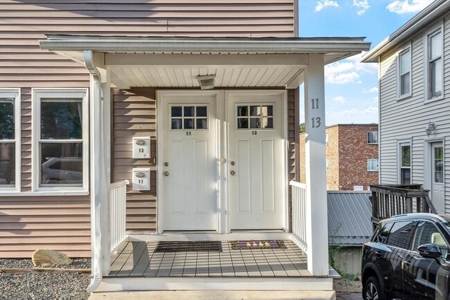 11 Town Hill St
