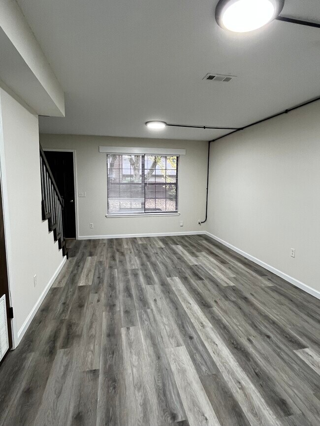 Photo - 1232 Apple Glen St