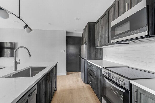 Photo - 658 Somerset St W