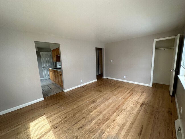 150 S Hooker St