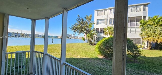 Building Photo - 1670 NE 191st St Unit 115-3