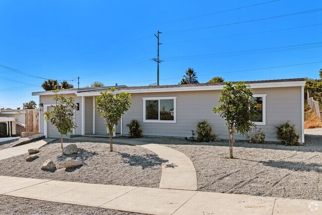 Building Photo - 820 Santa Paula St Rental