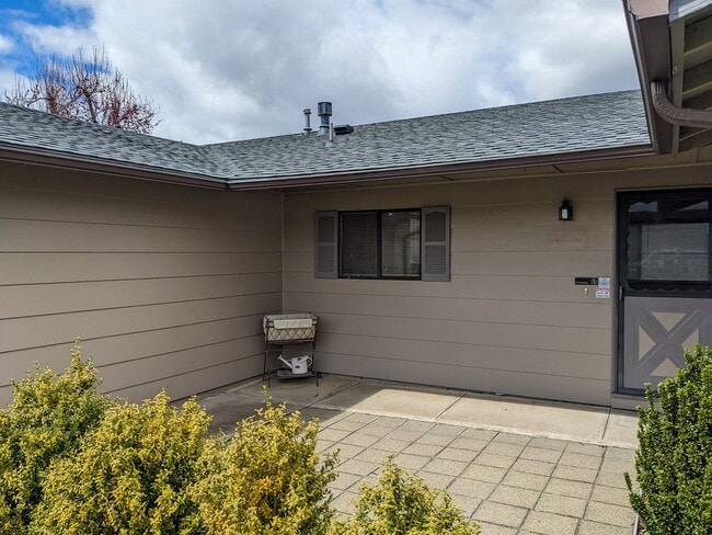 Photo - 1613 River Rock Dr NE