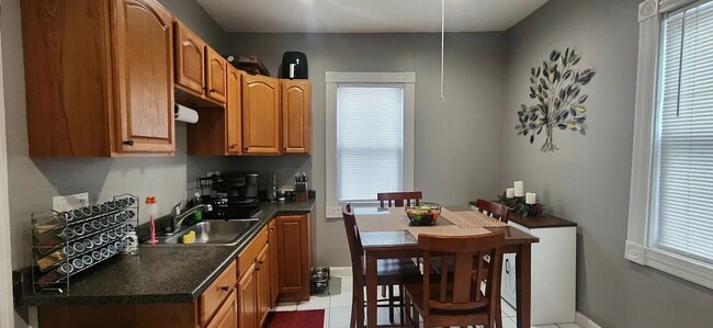Building Photo - 82 Bristow St Rental