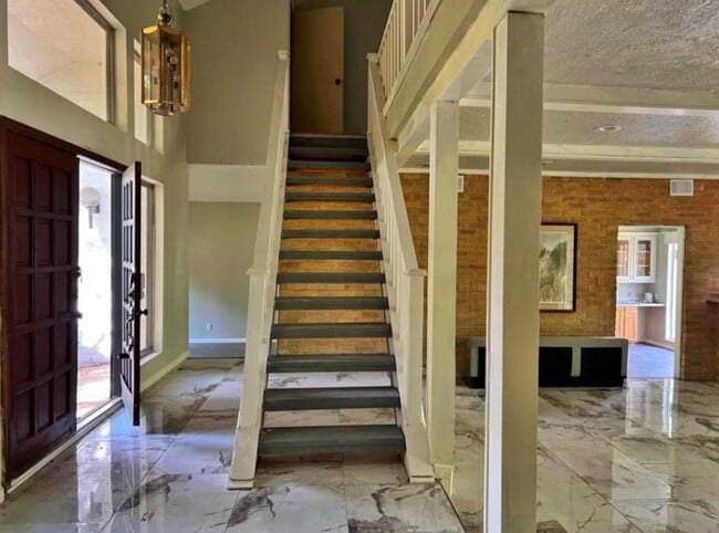 Photo - 6123 Northway Dr