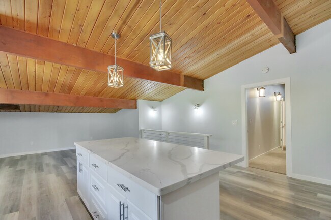 Kitchen & Nook - 17136 WA-410 Unit D