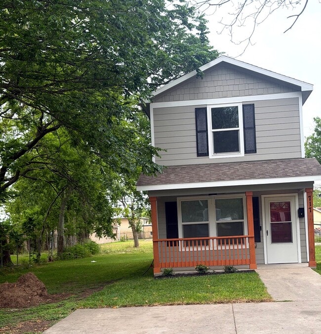 717 6th Ave N