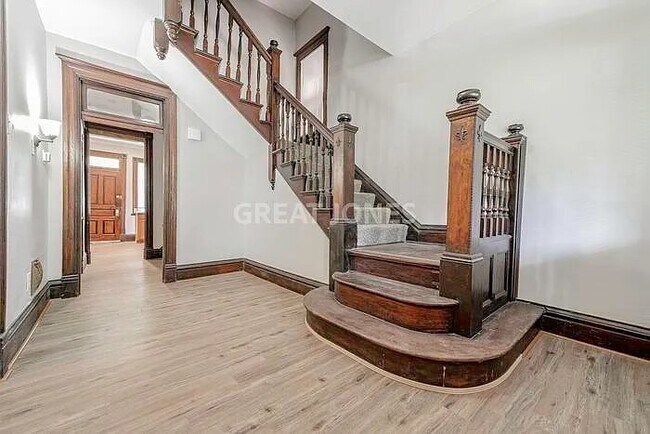 Photo - 5441 Enright Ave