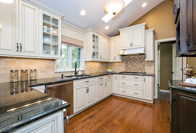 Photo - 102 Mohawk Rd