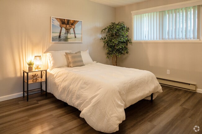 1BR, 1BA, - 540SF - Bedroom - Parkview Apartments