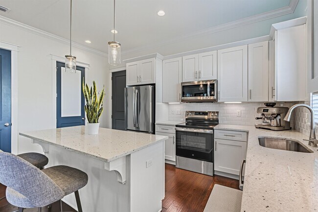 Photo - 411 Glenview Dr
