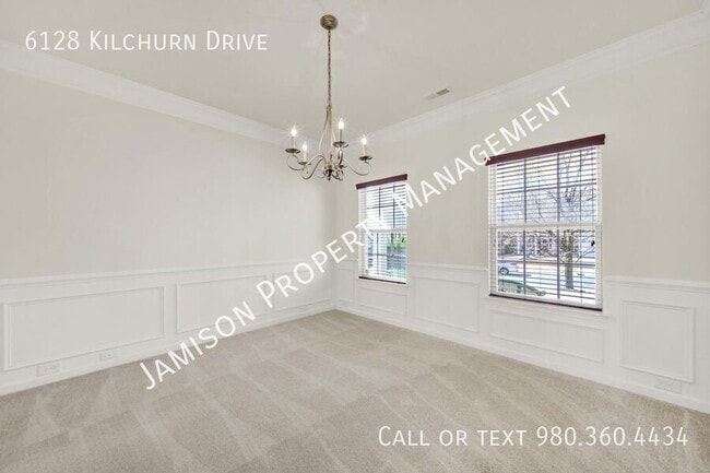 Photo - 6128 Kilchurn Dr