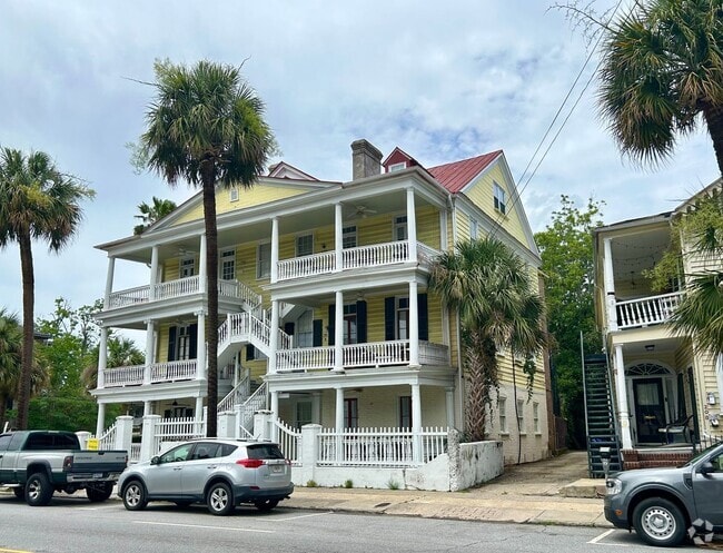 Building Photo - Ideally Located Three Bedroom on Calhoun S... Rental