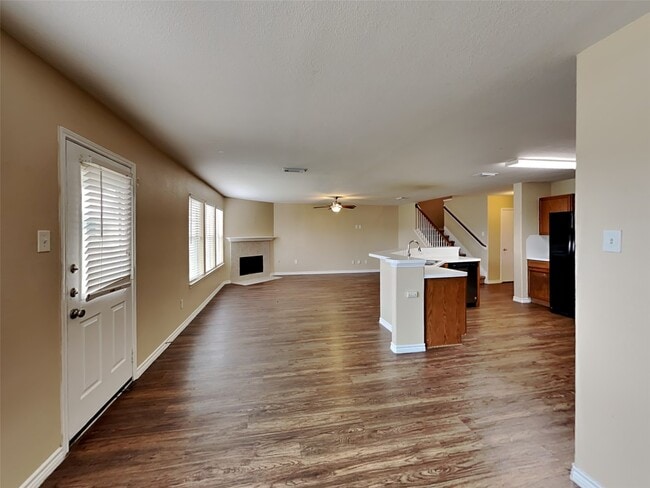 Photo - 226 Golden Oak Dr