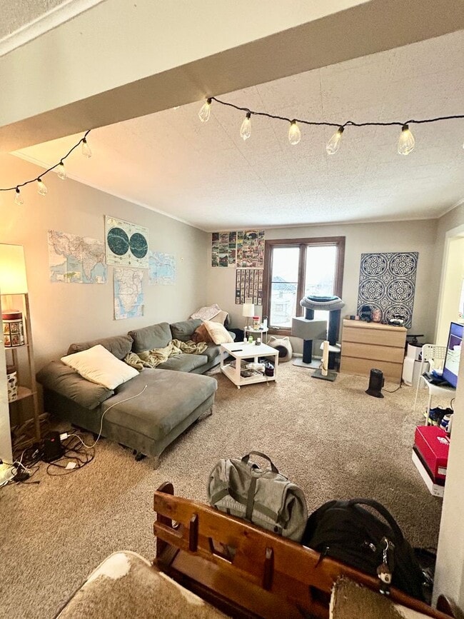 Photo - AVAILABLE FEBRUARY 1 BED 1 BATH W/ View of Lift Bridge ! Unidad 1213 1/2 (right upper)