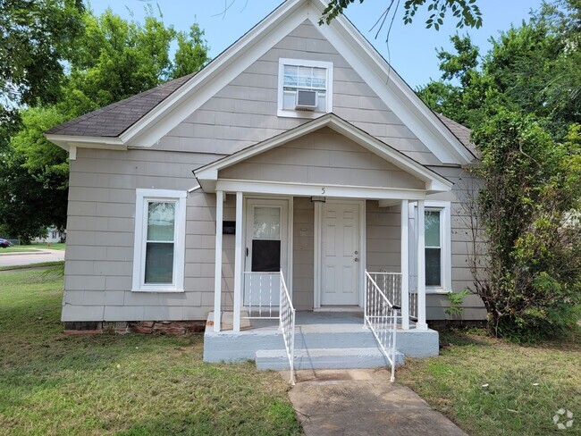 Building Photo - 3 bedroom 1 bathroom house in Edmond with ...