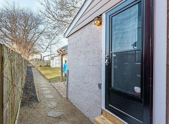 Photo - 1383 Summit St