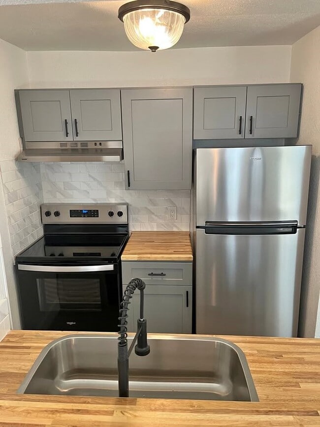 Building Photo - 1701 Johanna Dr Unit A Rental