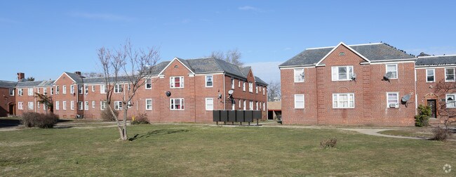 Photo - 15-35 Elk St