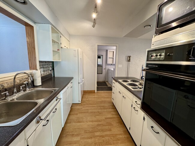 Photo - 1535 Monterey Ct