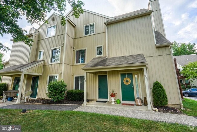 Building Photo - 166 Woodlake Dr Rental