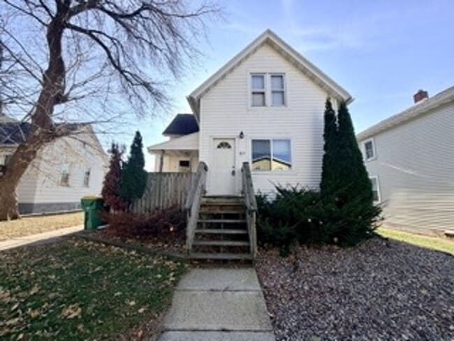 Building Photo - 817 Christiana St Unit 3