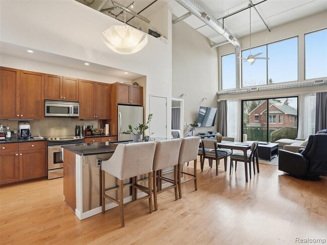 Photo - 610 S Troy St Unit 102