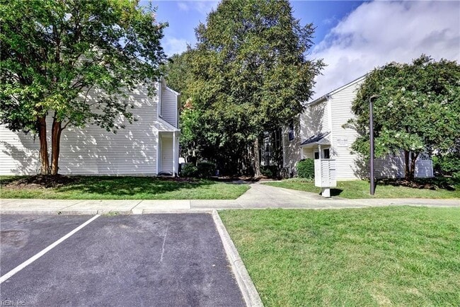 Photo - 4058 Midlands Rd