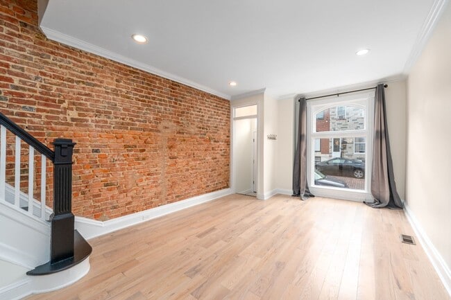 Photo - 432 S Robinson St