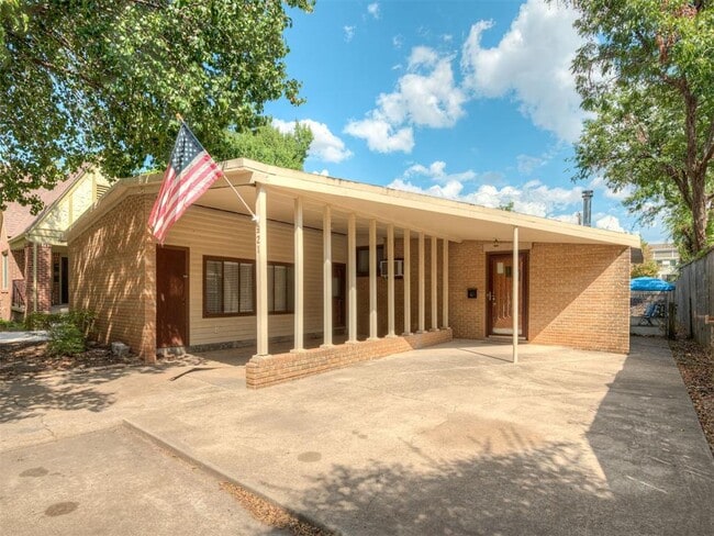 Photo - 921 S Lahoma Ave