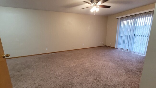 Photo - 3 Bedroom 1.5 bath, 2 stall garage Great SE location.
