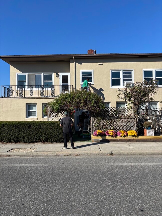 Building Photo - 100 Belmont Ave Unit 3