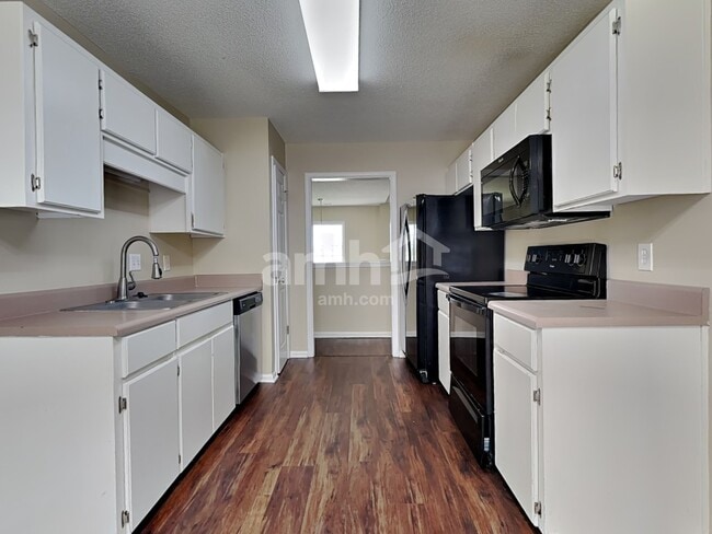 Photo - 223 Longleaf Cir