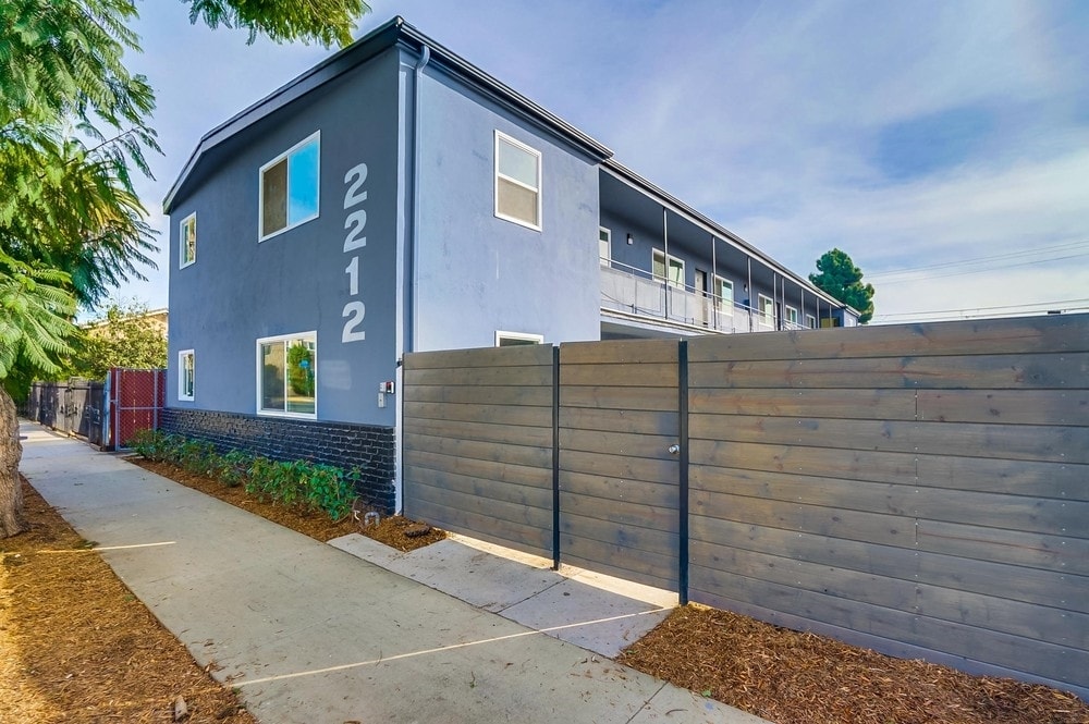 2212 E 15th St - 2212 E 15th St