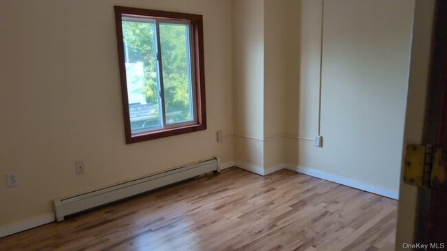 Photo - 137-44 Thurston St