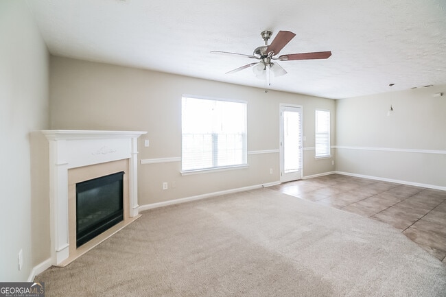 Photo - 415 Parkside Way