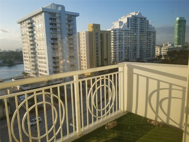 5825 Collins Ave Unit 9B