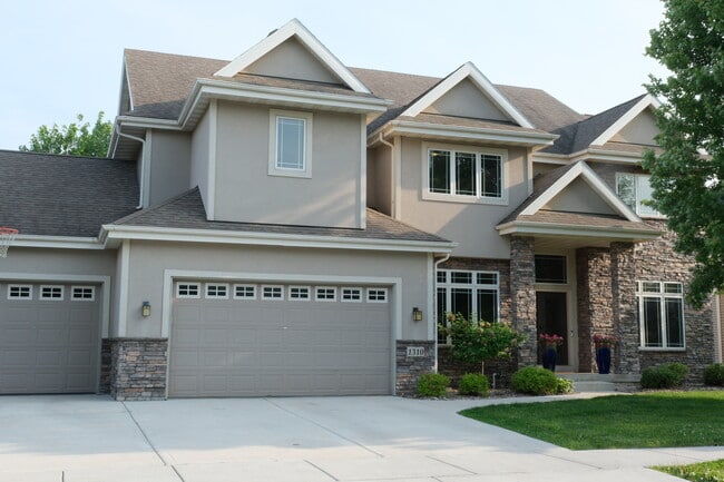 Photo - 1310 Hanover Ct House