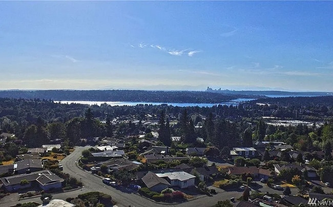 Photo - Stunning Somerset Home with Breathtaking City, Mountain & Lake Views – 5 Bedrooms, Gourmet Kitchen