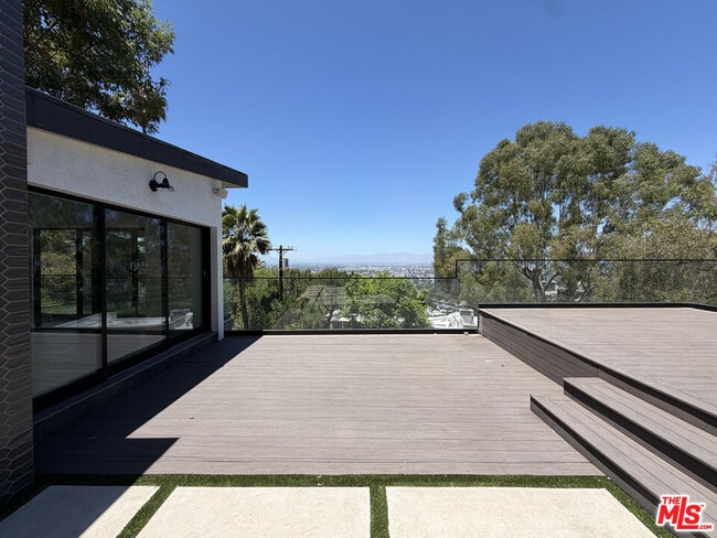 Photo - 3565 Multiview Dr
