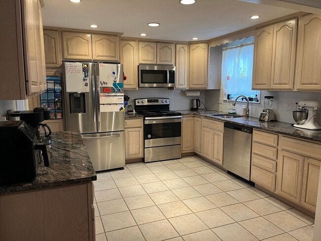 Photo - 60 Greenleaf Cir