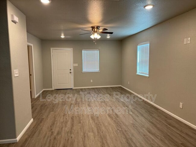 Photo - 112 W Wilson St