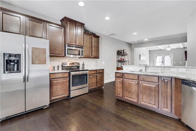 Photo - 5084 Whiteoak Terrace SE