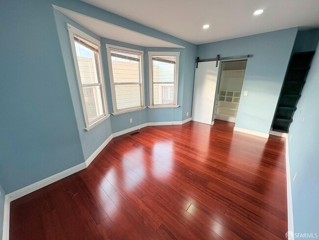 Photo - 848 Girard St