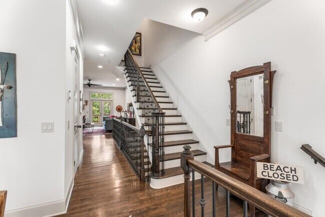 Photo - 523 Ansley Cir NE