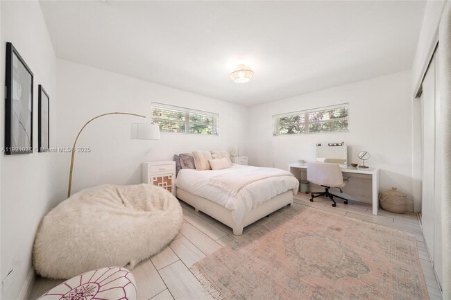 Photo - 341 Island Dr