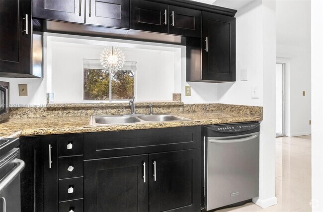 Building Photo - 735 NW 92nd Ave Unit 735 Rental