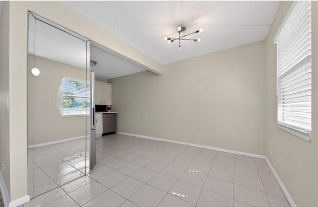 Photo - 2012 Hythe A Unit #2012