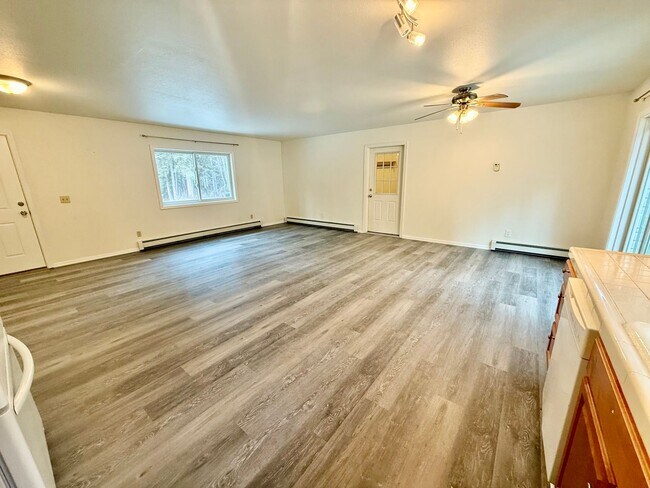 Photo - 3bd, 2 bath Home for Rent w/ Large 2 Car G...