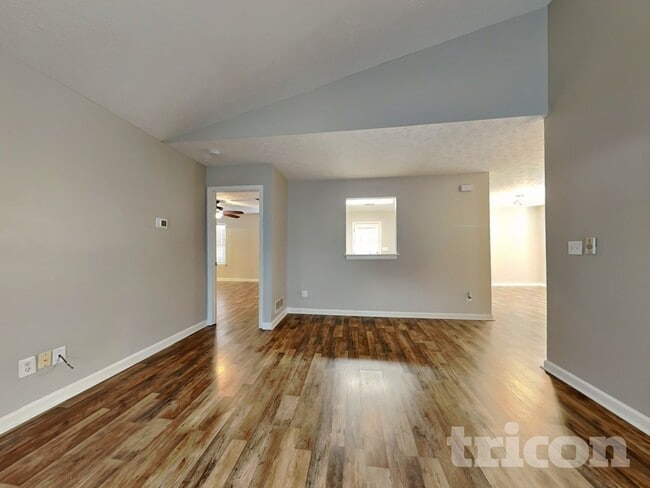 Photo - 270 Hayward Ln